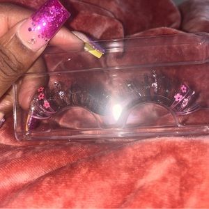 Pink flowers with gems eyelashes